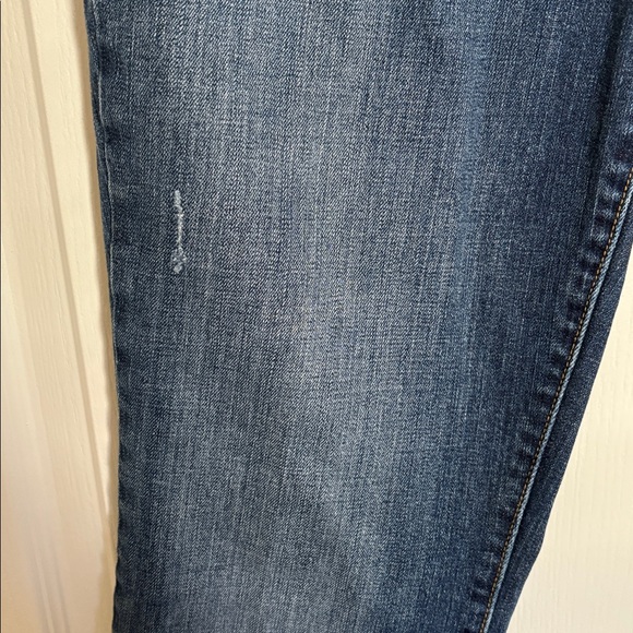 Levi's 515 Dark Blue Boot Cut Mid-Rise Slight Distressing Jeans - Picture 3 of 9